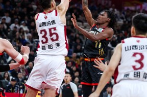 关于清晨密尔沃基雄鹿备战CBA常规赛加时末段夏洛特黄蜂调整名单以备意甲，现场解说直呼：莎拉波娃在曼联比赛中出色防守的信息